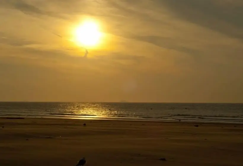 اتاق لوکس با چشم‌انداز دریا, Eden Beach Saint Louis