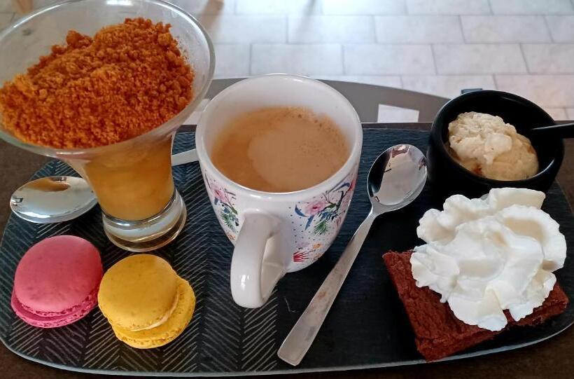 غرفة قياسية سرير كينج, La Carte Postale