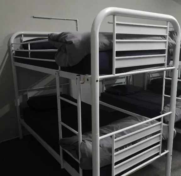 ルームシェアのワンベッド, Spot On 90449 Bed Station Guest House Dormitory