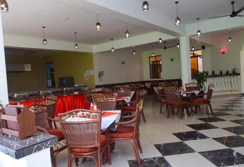 اتاق سوپریور با تخت بزرگ, White Peacock Resort Mtwapa