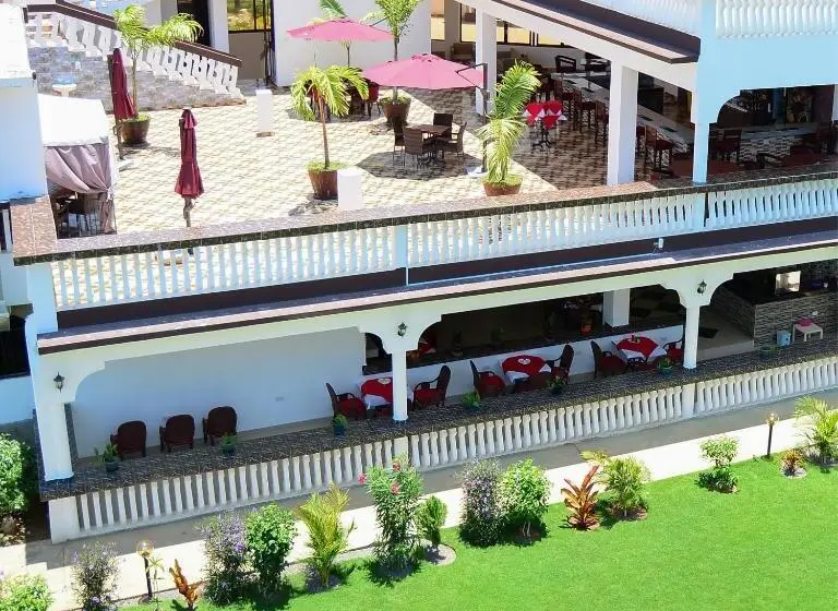 اتاق سوپریور با تخت بزرگ, White Peacock Resort Mtwapa