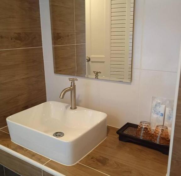 Стандартный Номер Кровать Кинг, Bleu Marine Sattahip