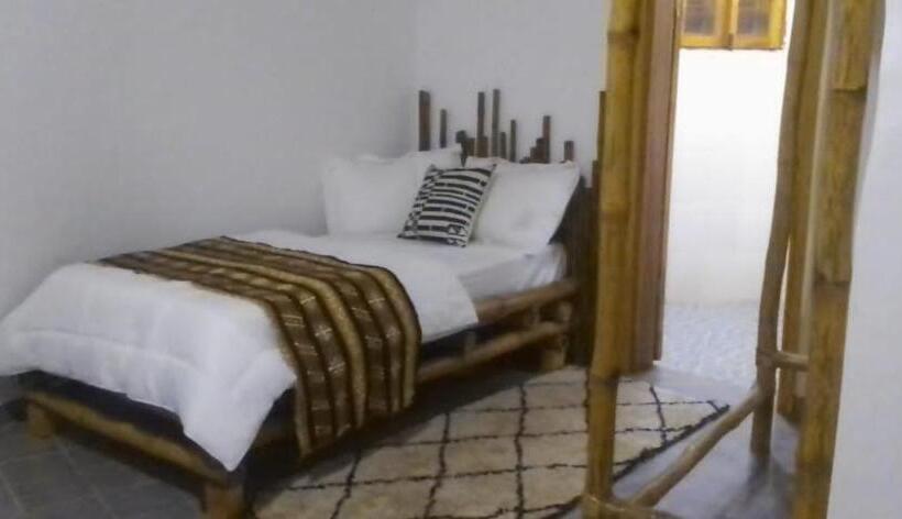 اتاق لوکس, Village Noah