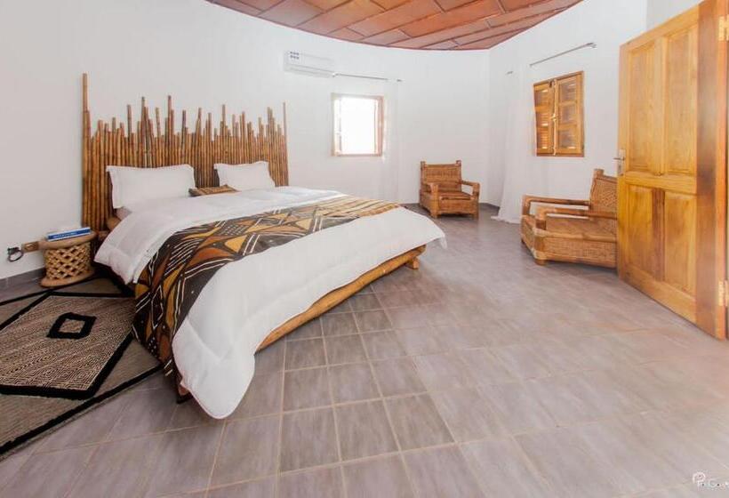 اتاق لوکس, Village Noah