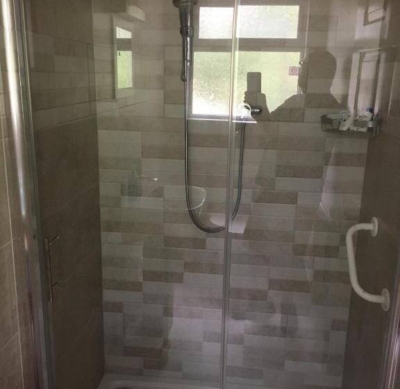 اتاق استاندارد سه نفره, Breagagh View B&b