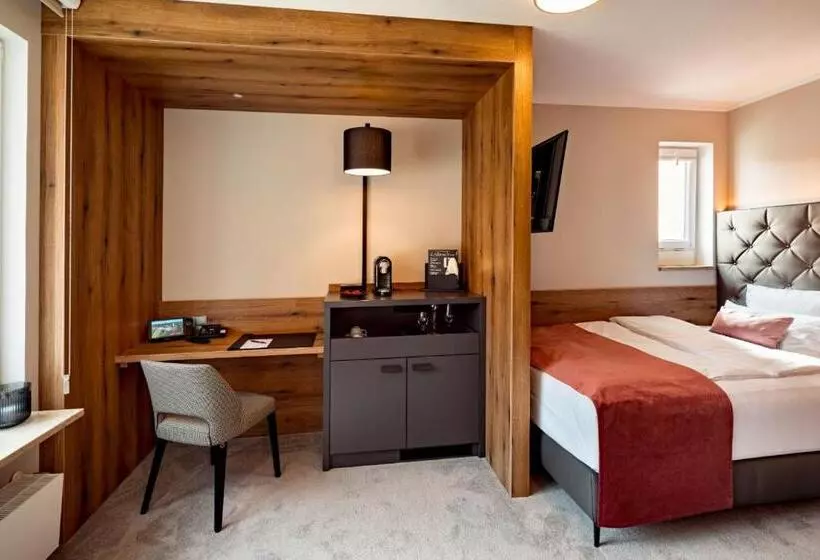 Single Room Garden View, Burghotel Staufeneck