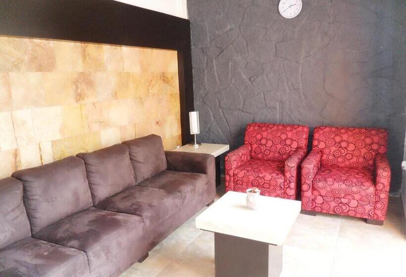 Standardzimmer 2 Doppelbetten, Montroi Express