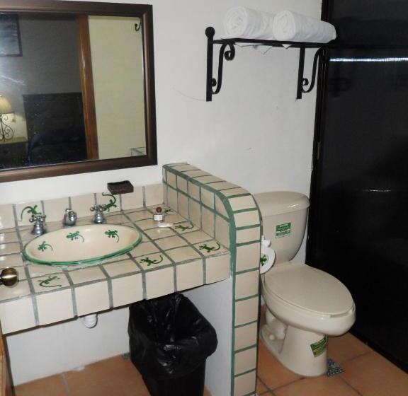 Standardzimmer 2 Doppelbetten, Montroi Express