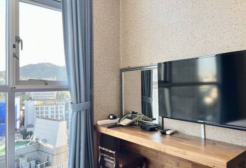Quarto Estandar com Vistas, Myeongdong Merlin