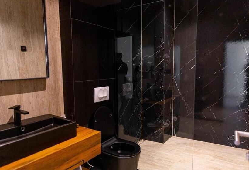 اتاق لوکس, Tesara