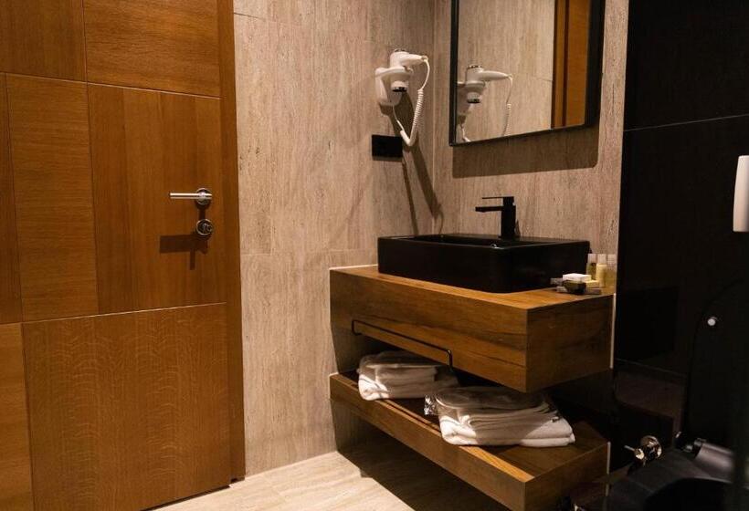 اتاق لوکس, Tesara