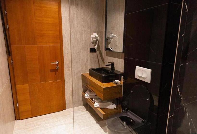 سوییت جونیور لوکس, Tesara