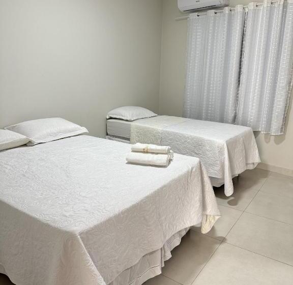 חדר סטנדרט לשלושה, Dallas Toríbio