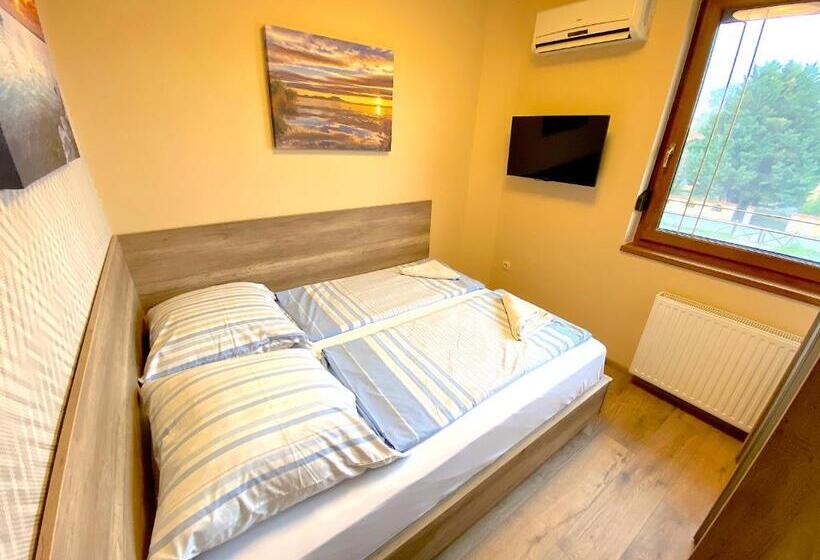 Family flat with balcony, Unio Vendégház 3