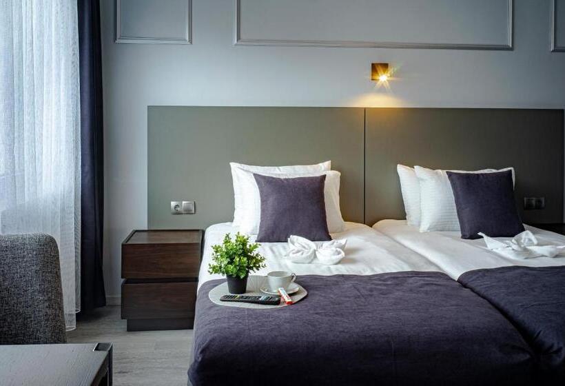 Номер Стандарт Трехместный, Löwen