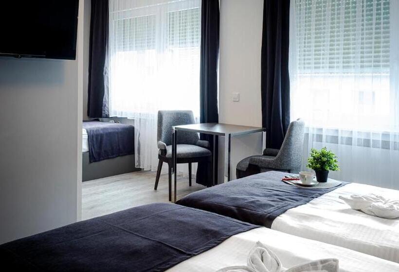 Номер Стандарт Трехместный, Löwen