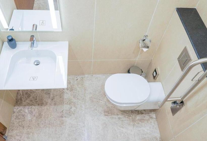 اتاق لوکس با تخت بزرگ, Star Land Hotel Bastos