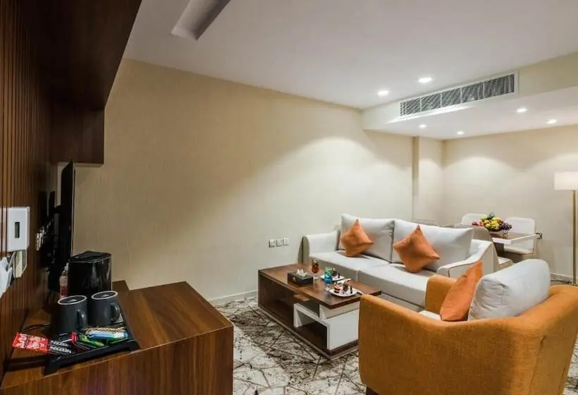 سوییت سوپریور, Tulip Plaza