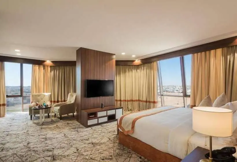 سوییت سوپریور, Tulip Plaza