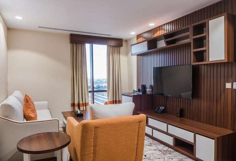 סוויטה משפחתית, Tulip Plaza