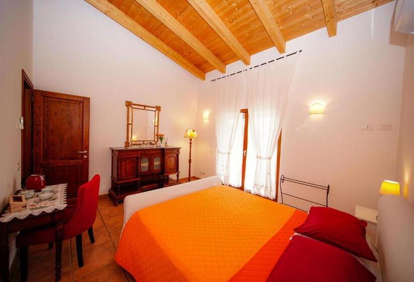 اتاق استاندارد با چشم‌انداز استخر, Fonte Murata B&b