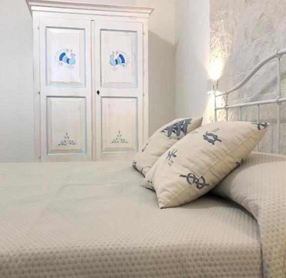 דירת חדר בקומת קרקע, Angolo Mare Apartments & Rooms