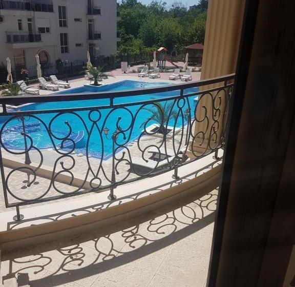 带1个卧室带泳池的公寓, Flora Beach Private