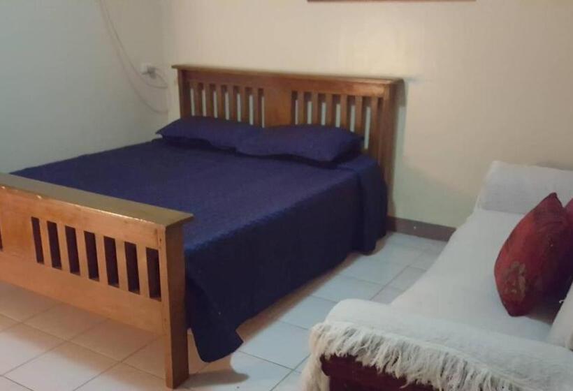 غرفة عائلية, Sn David Apartelle