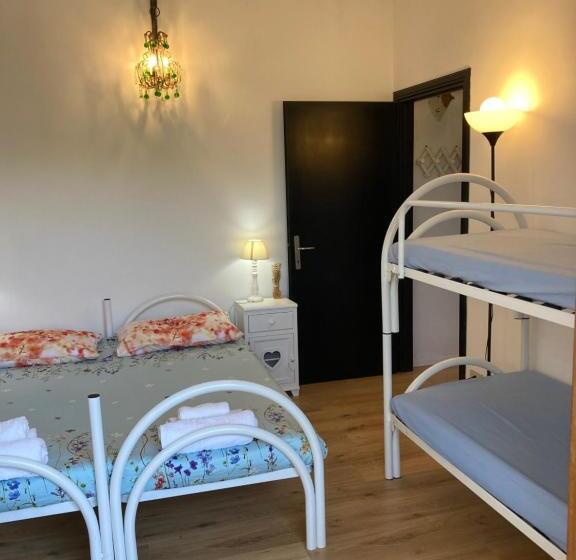 غرفة قياسية رباعية, Oasi Del Cuore Due Graziose Camere Con Vista Mare A 7 Min Dal Mare Di Castiglioncello