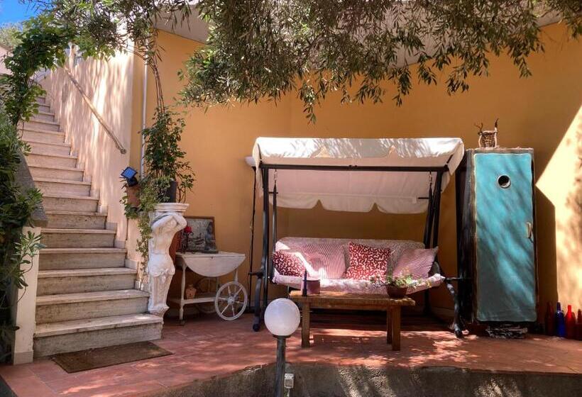スタンダード４人部屋, Oasi Del Cuore   Due Graziose Camere Con Vista Mare A 7 Min Dal Mare Di Castiglioncello