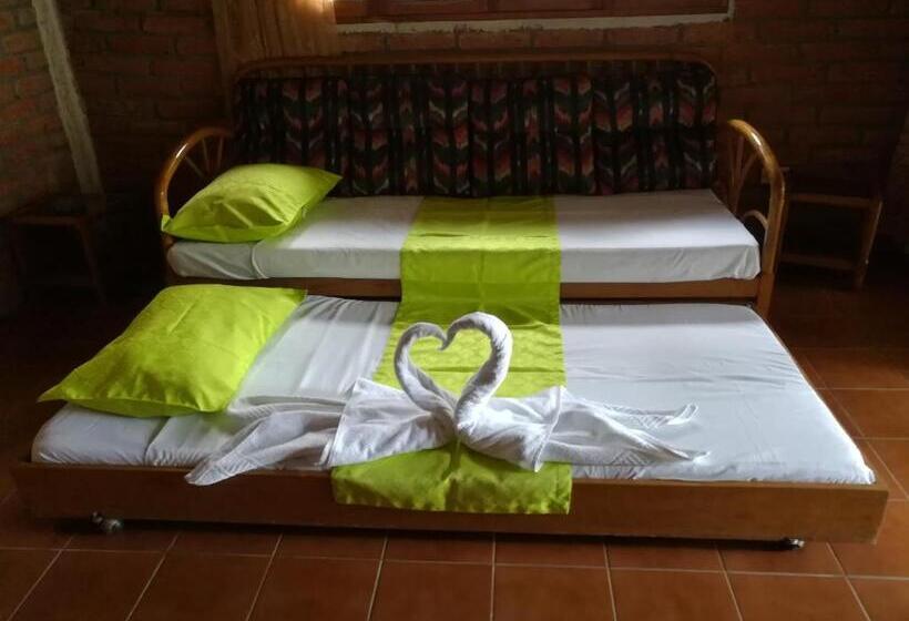 بنگله خانوادگی, Hosteria Cumilinche