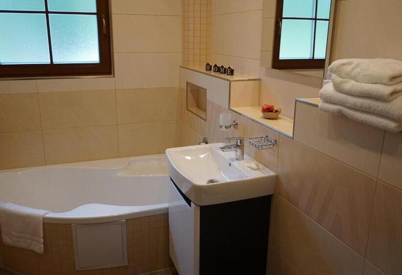 패밀리 룸, Jezírko Lesní Restaurant & Penzion