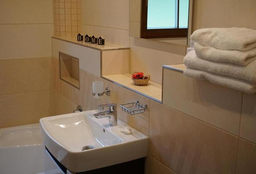 패밀리 룸, Jezírko Lesní Restaurant & Penzion