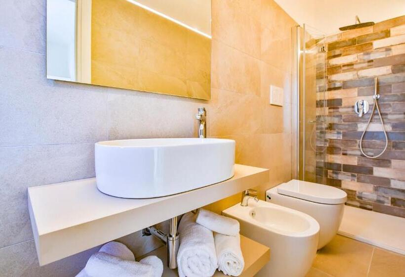 شقة غرفة نوم واحدة مزودة بشُرفة, Rex Residence