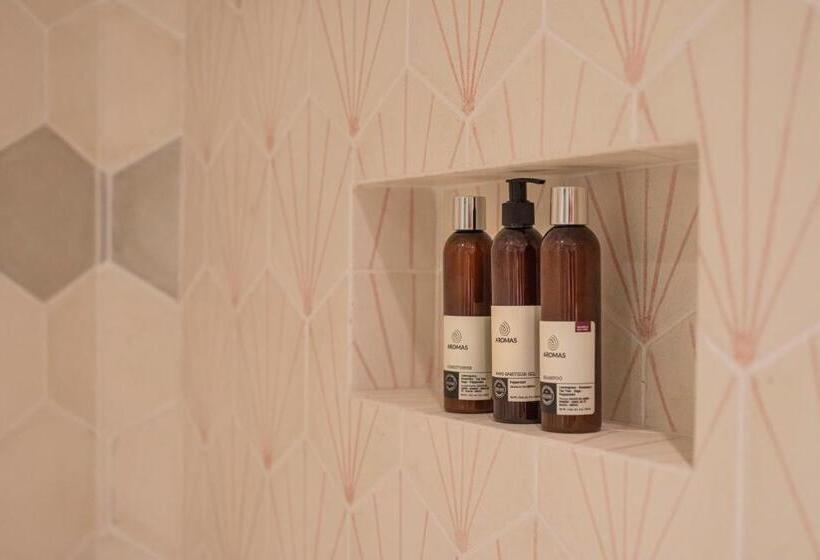 اتاق استاندارد با تخت دو نفره بزرگ, Ocotea Boutique