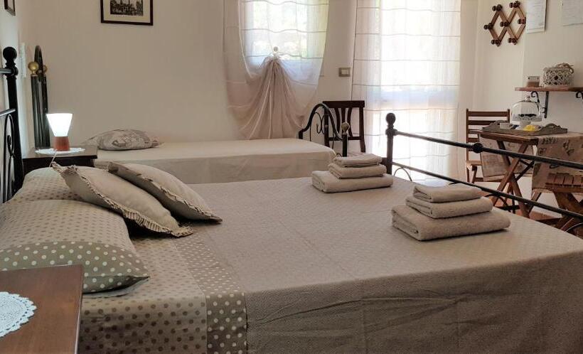 غرفة قياسية ثلاثية, Residenza Villa I Nidi