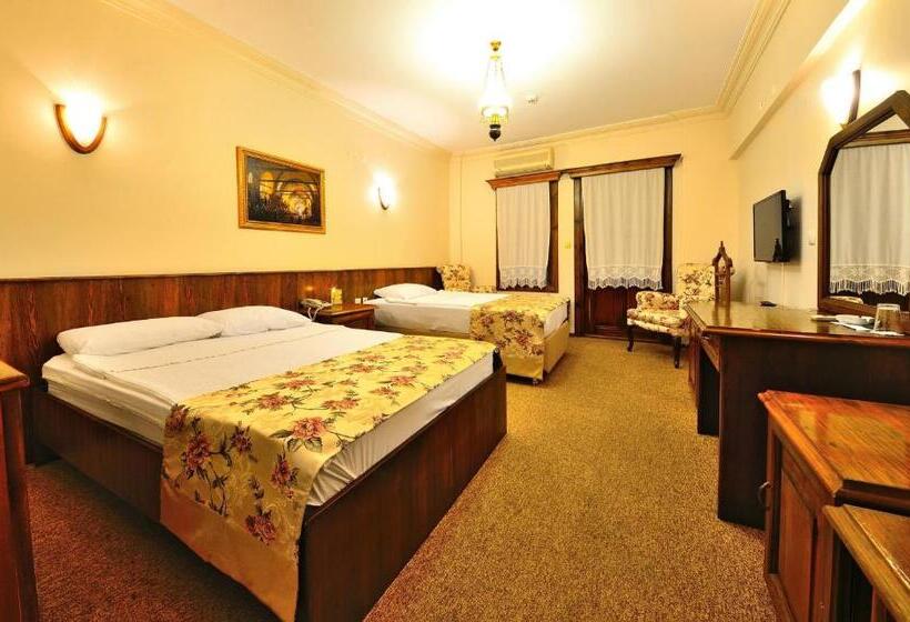 חדר סטנדרט לשלושה, Baglar Saray