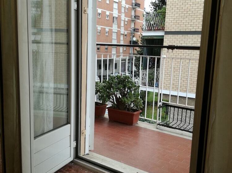 اتاق استاندارد یک تخته با سرویس بهداشتی مشترک, Testa Gioacchino B&b