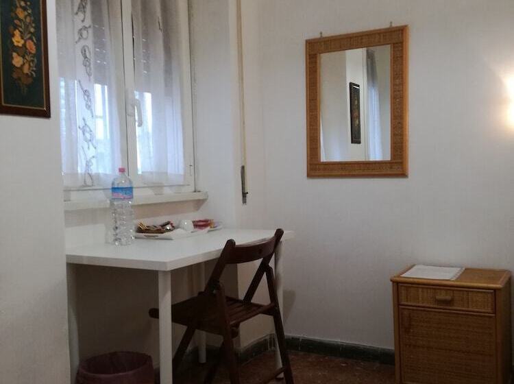 اتاق استاندارد یک تخته با سرویس بهداشتی مشترک, Testa Gioacchino B&b