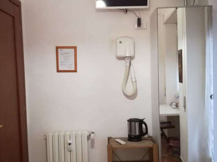 اتاق استاندارد یک تخته با سرویس بهداشتی مشترک, Testa Gioacchino B&b