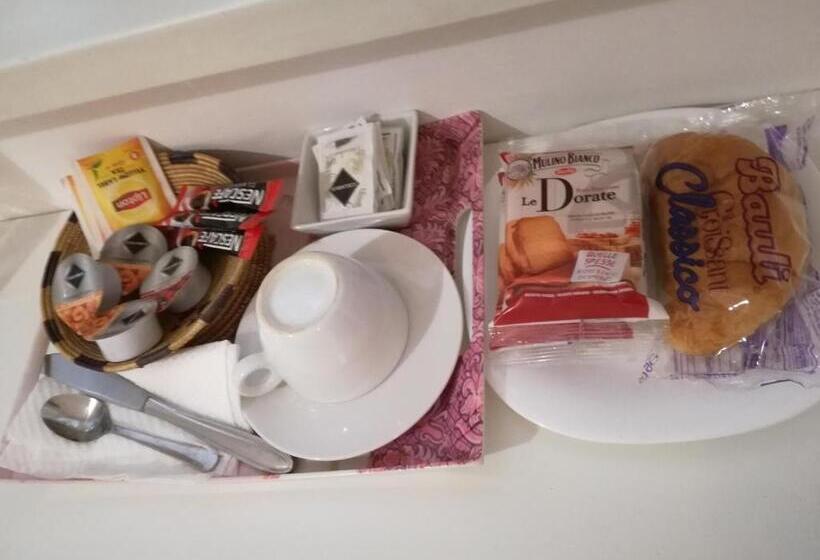 اتاق استاندارد یک تخته با سرویس بهداشتی مشترک, Testa Gioacchino B&b