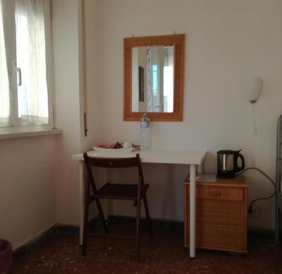 اتاق استاندارد یک تخته با سرویس بهداشتی مشترک, Testa Gioacchino B&b