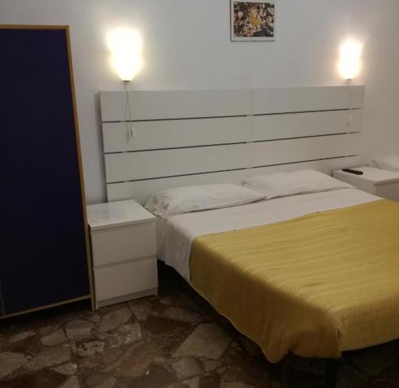 اتاق پایه با سرویس بهداشتی مشترک, Testa Gioacchino B&b