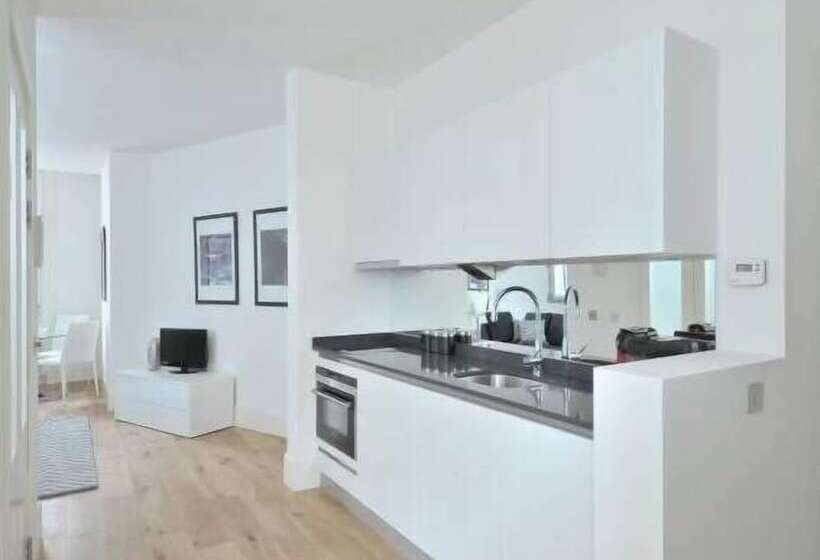 סטודיו סופריור, Destiny Scotland   St Andrew Square Apartments