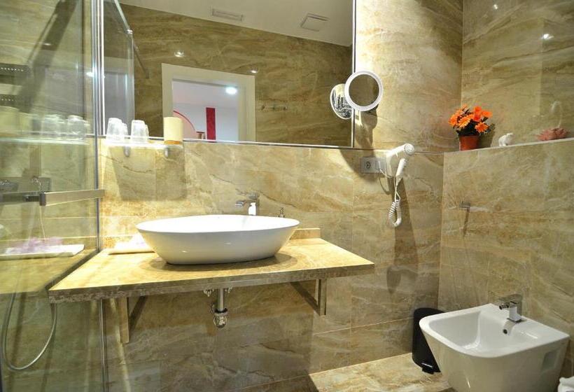 سوئیت کلاسیک, Hostal Alexis Madrid