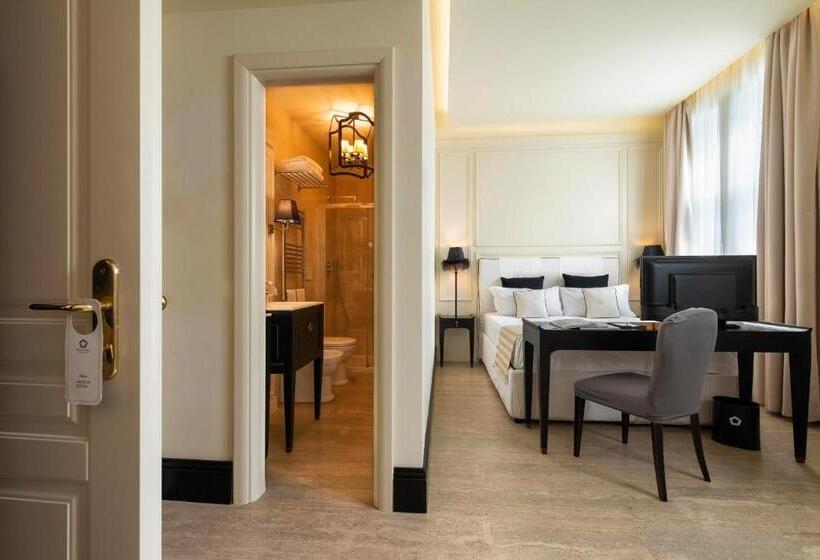 חדר משפתחתי סופריור, Profumo Maison Colosseo