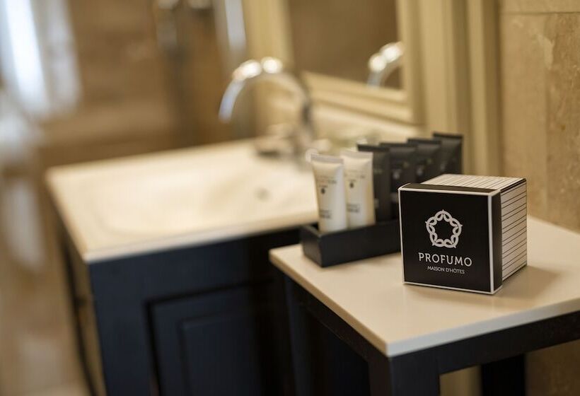 חדר בסיסי, Profumo Maison Colosseo