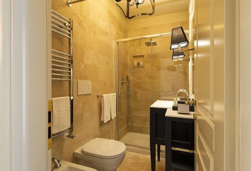 חדר בסיסי, Profumo Maison Colosseo