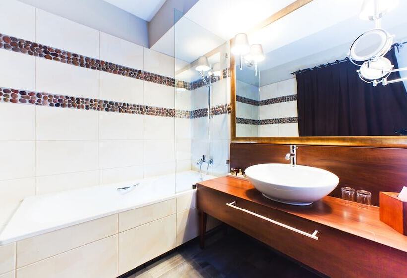 استودیوی استاندارد, Grand Hotel Boutique