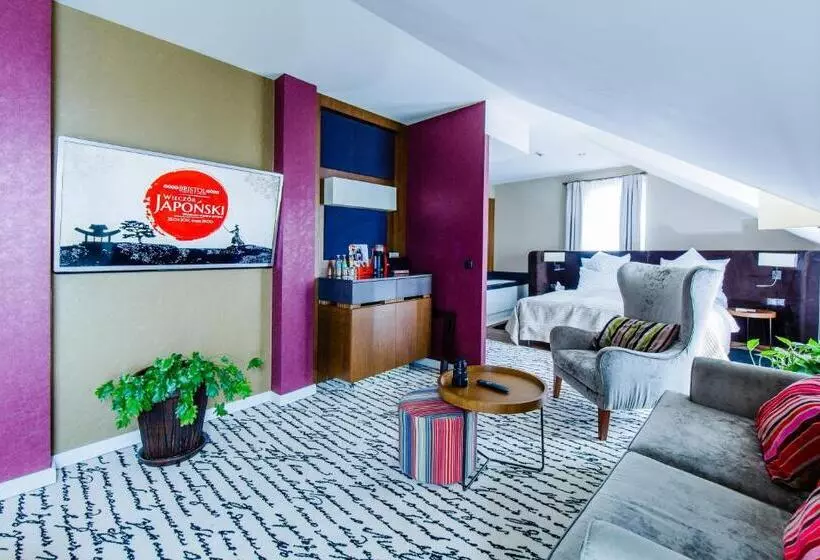 スタンダードスタジオ, Grand Hotel Boutique